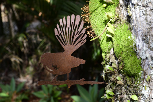 Corten Steel Fantail, Knock In